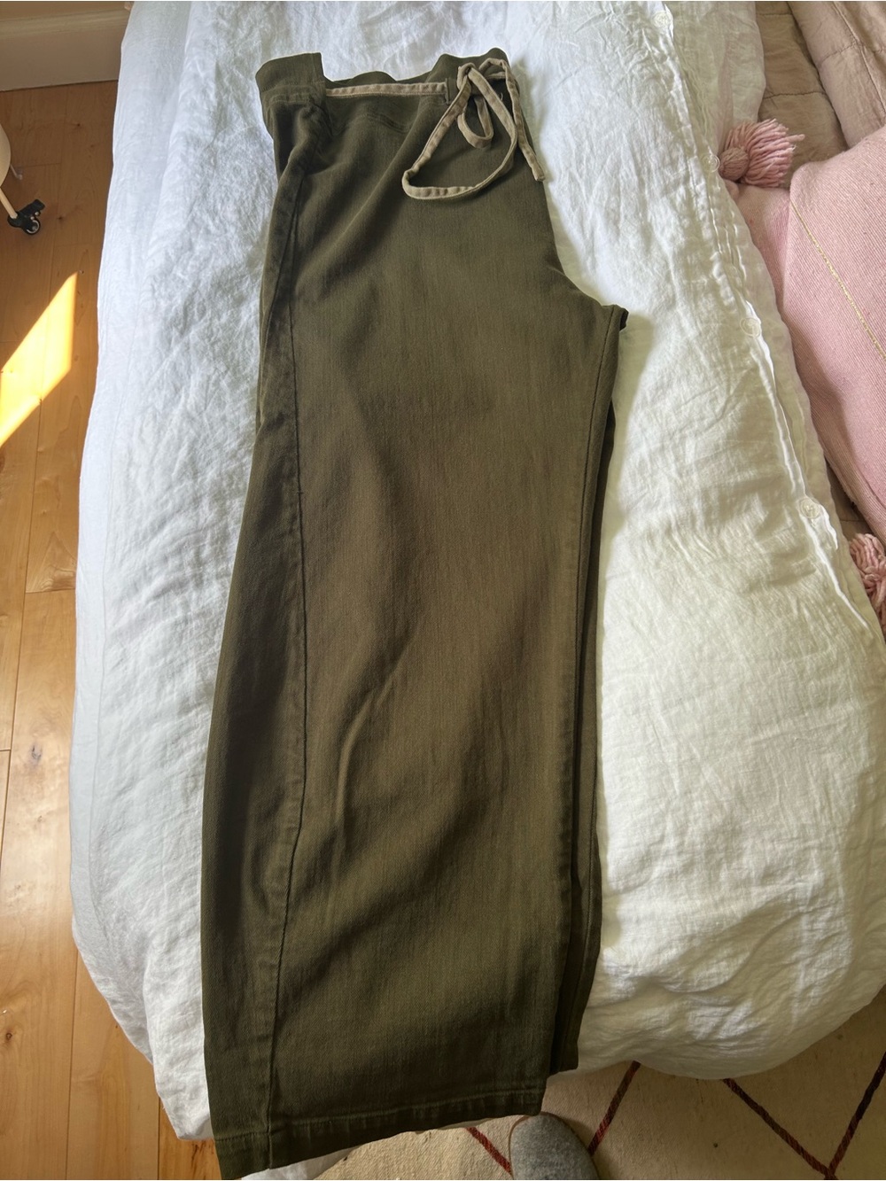 Longway Pants Oragami
Pine color 
Paper bag waist with belt